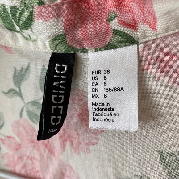 Hello! I'm Floral Short Sleeve Floral 🌸 - Picture 2 of 4